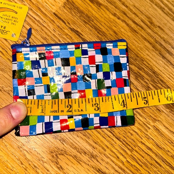 BLUE Q Bags Coin Purse:Checkerboard Multi Color Zipper Bag 95% Recycled Material - Picture 5 of 7